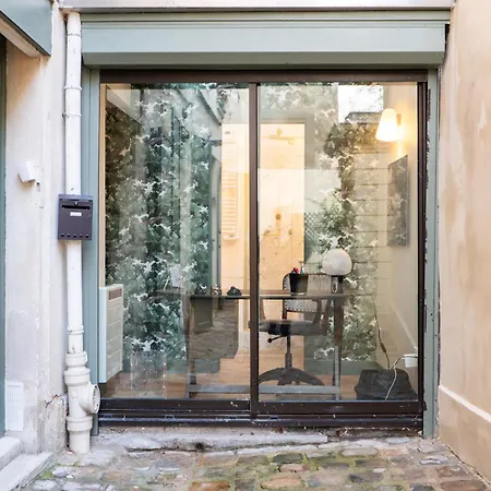 Veeve - A Story In Stone * Parigi
